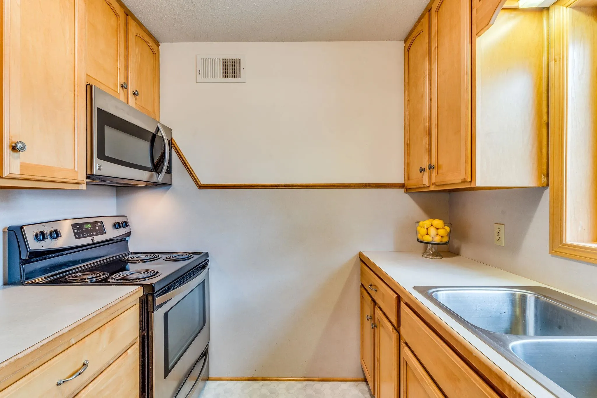 Wichita, Kansas 67217, United States, 3 Bedrooms Bedrooms, ,1 BathroomBathrooms,Residential,Pending,141019