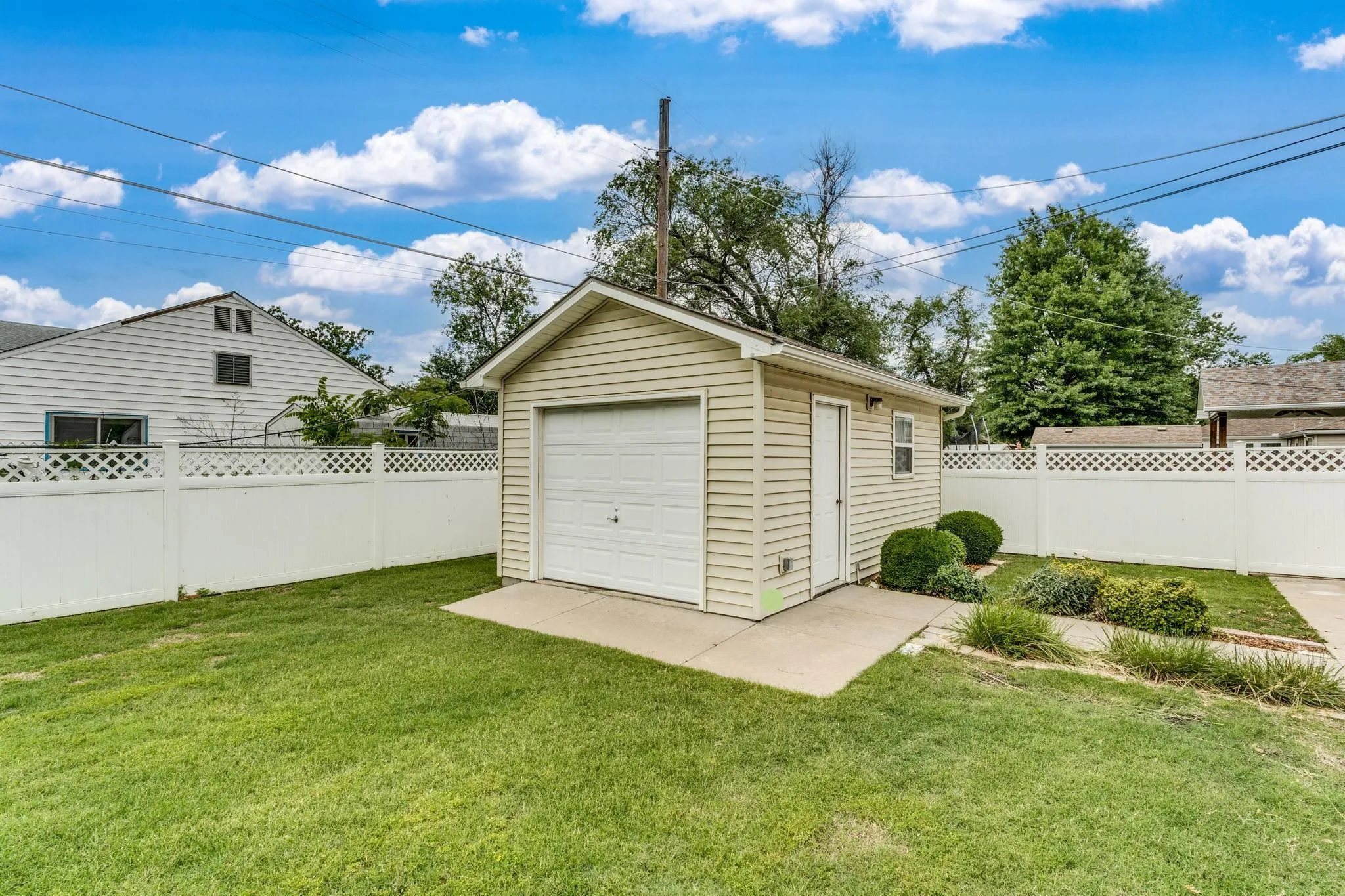 Wichita, Kansas 67217, United States, 3 Bedrooms Bedrooms, ,1 BathroomBathrooms,Residential,Pending,141019