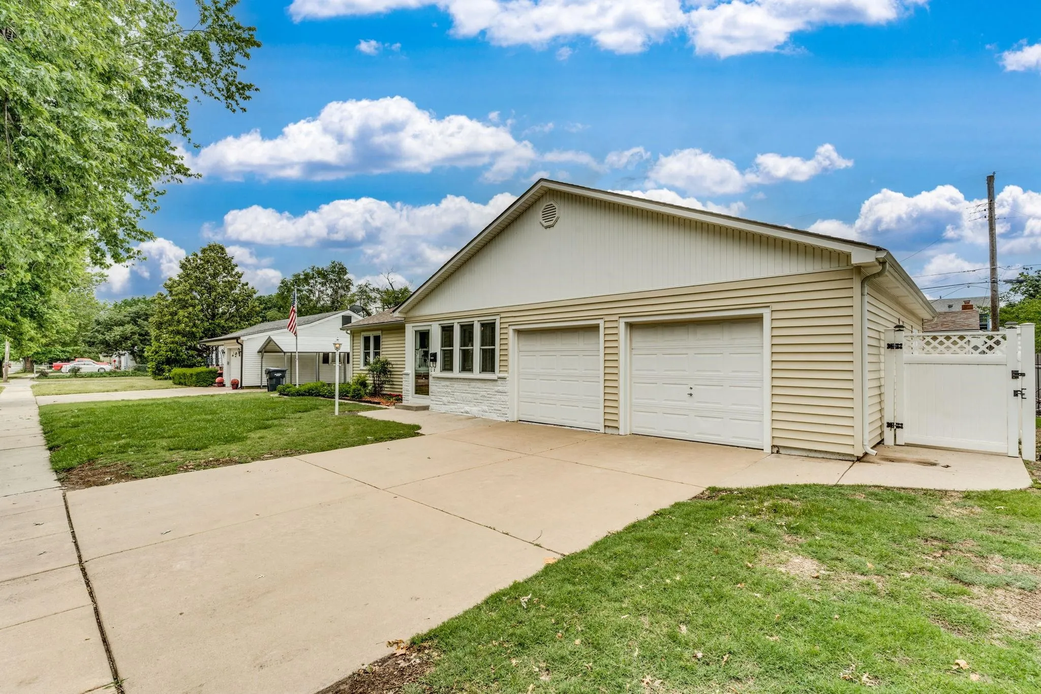 Wichita, Kansas 67217, United States, 3 Bedrooms Bedrooms, ,1 BathroomBathrooms,Residential,Pending,141019