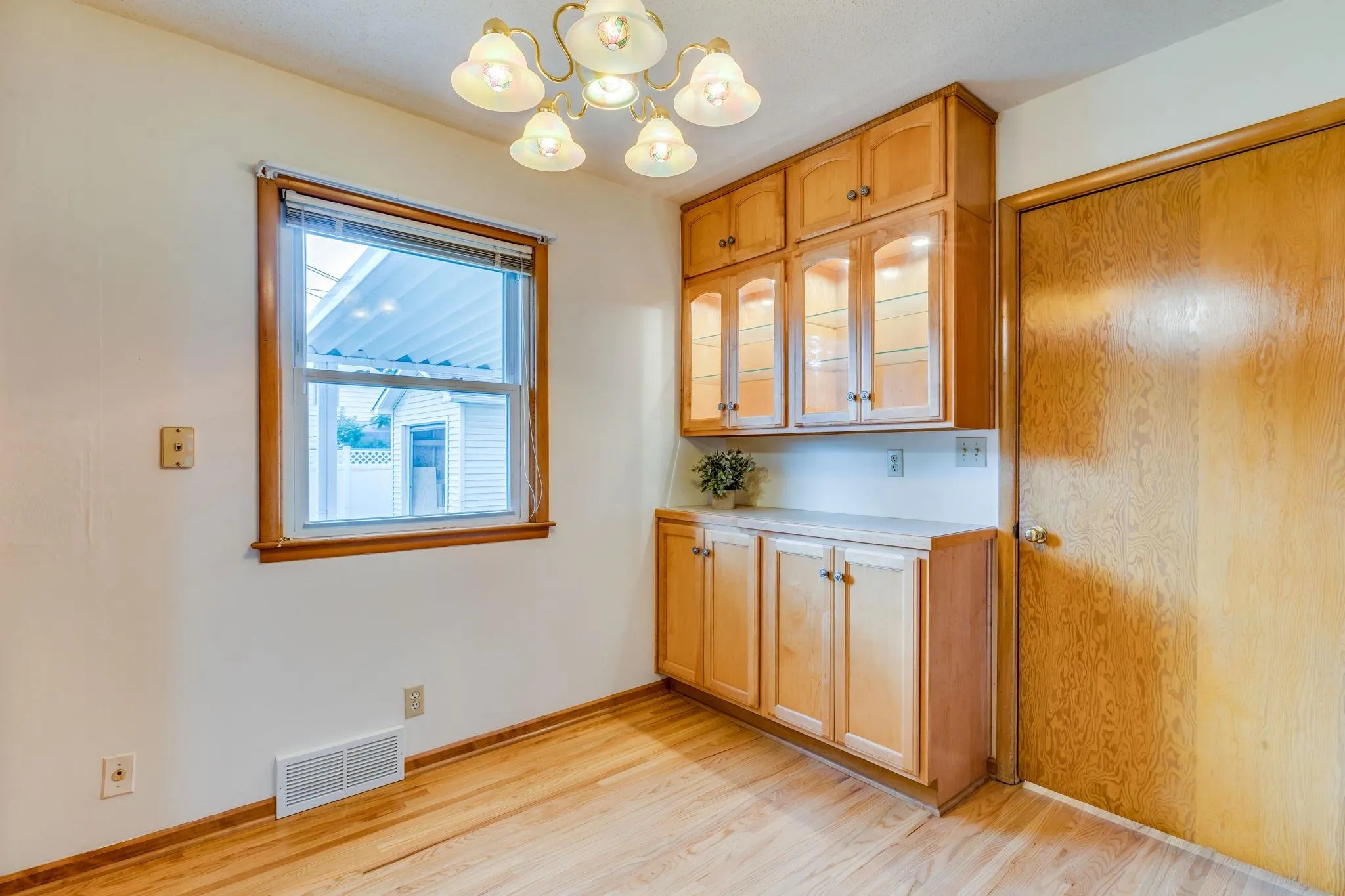 Wichita, Kansas 67217, United States, 3 Bedrooms Bedrooms, ,1 BathroomBathrooms,Residential,Pending,141019