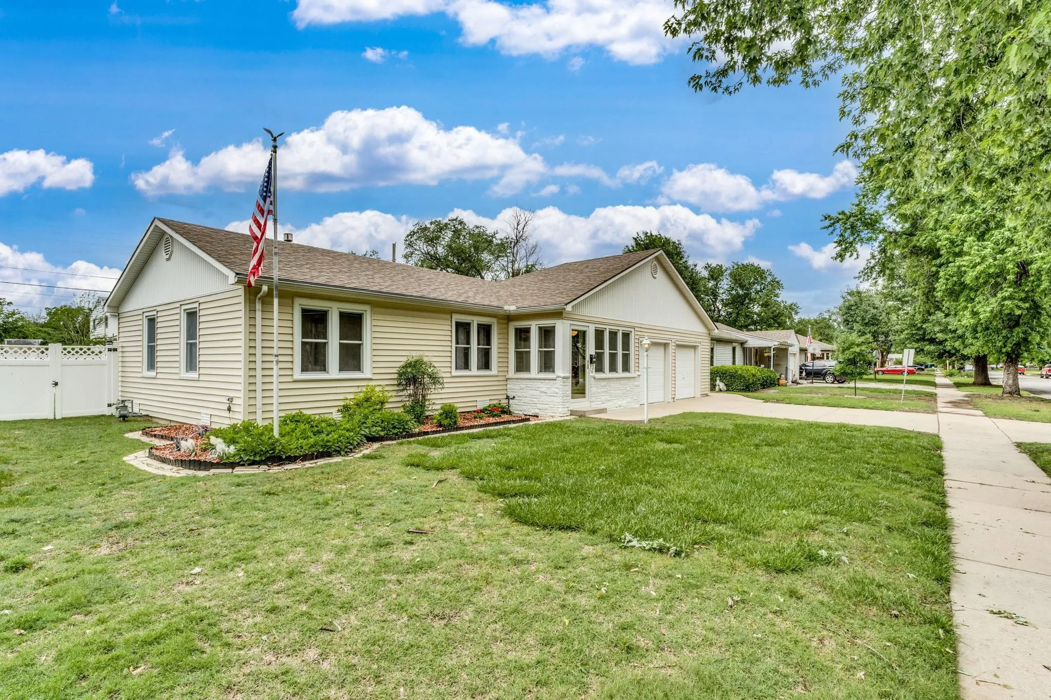 Wichita, Kansas 67217, United States, 3 Bedrooms Bedrooms, ,1 BathroomBathrooms,Residential,Pending,141019