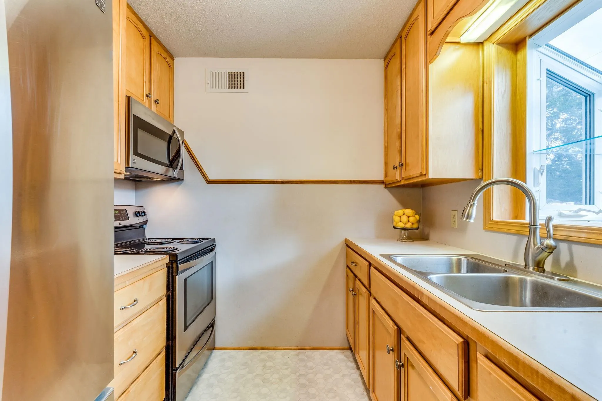 Wichita, Kansas 67217, United States, 3 Bedrooms Bedrooms, ,1 BathroomBathrooms,Residential,Pending,141019