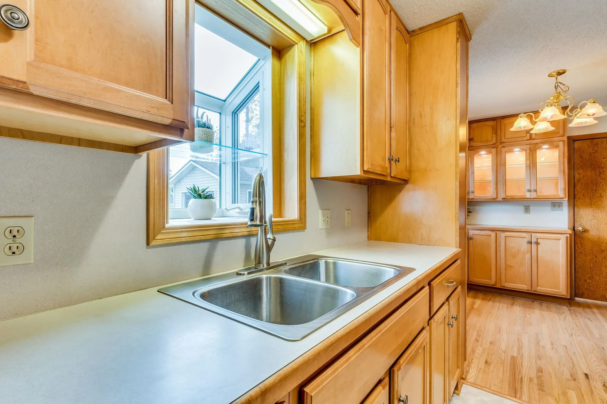 Wichita, Kansas 67217, United States, 3 Bedrooms Bedrooms, ,1 BathroomBathrooms,Residential,Pending,141019