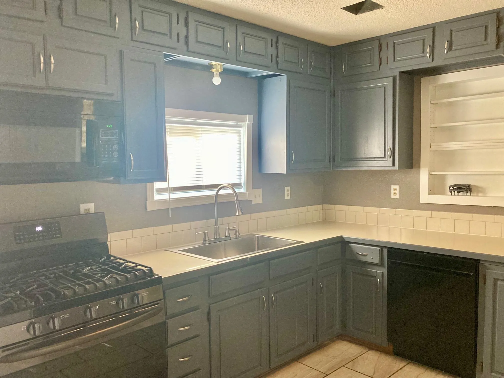 Wichita, Kansas 67214, United States, 4 Bedrooms Bedrooms, ,2 BathroomsBathrooms,Residential,Pending,30120