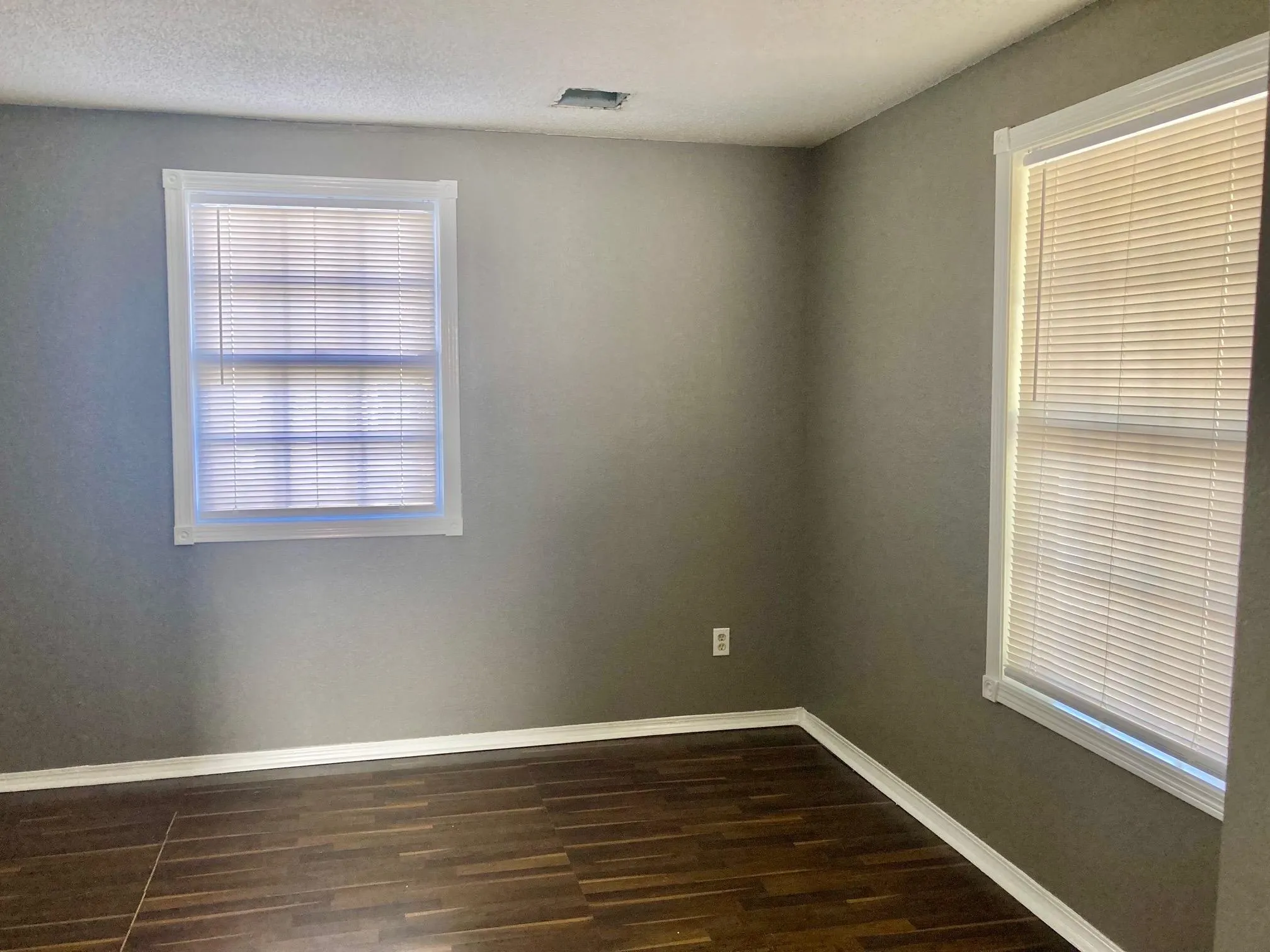 Wichita, Kansas 67214, United States, 4 Bedrooms Bedrooms, ,2 BathroomsBathrooms,Residential,Pending,30120