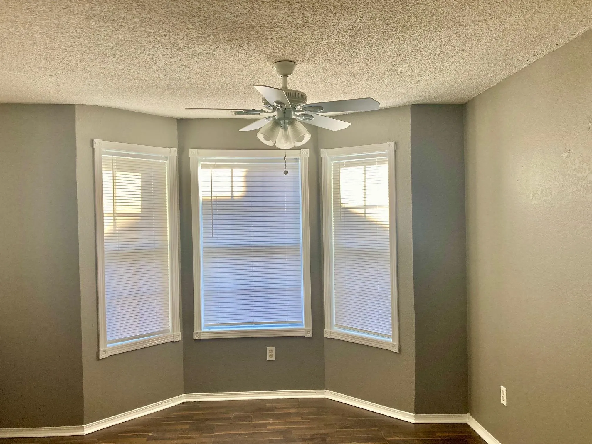 Wichita, Kansas 67214, United States, 4 Bedrooms Bedrooms, ,2 BathroomsBathrooms,Residential,Pending,30120