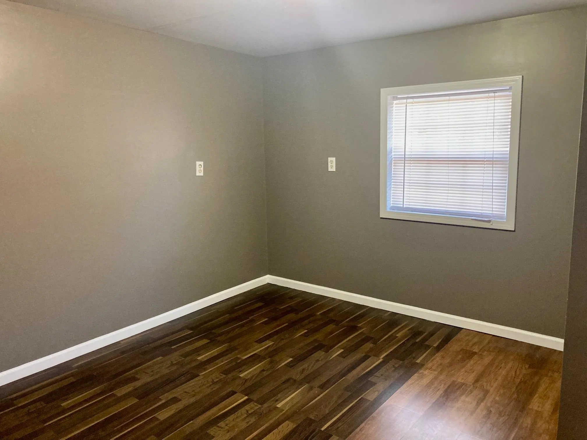 Wichita, Kansas 67214, United States, 4 Bedrooms Bedrooms, ,2 BathroomsBathrooms,Residential,Pending,30120