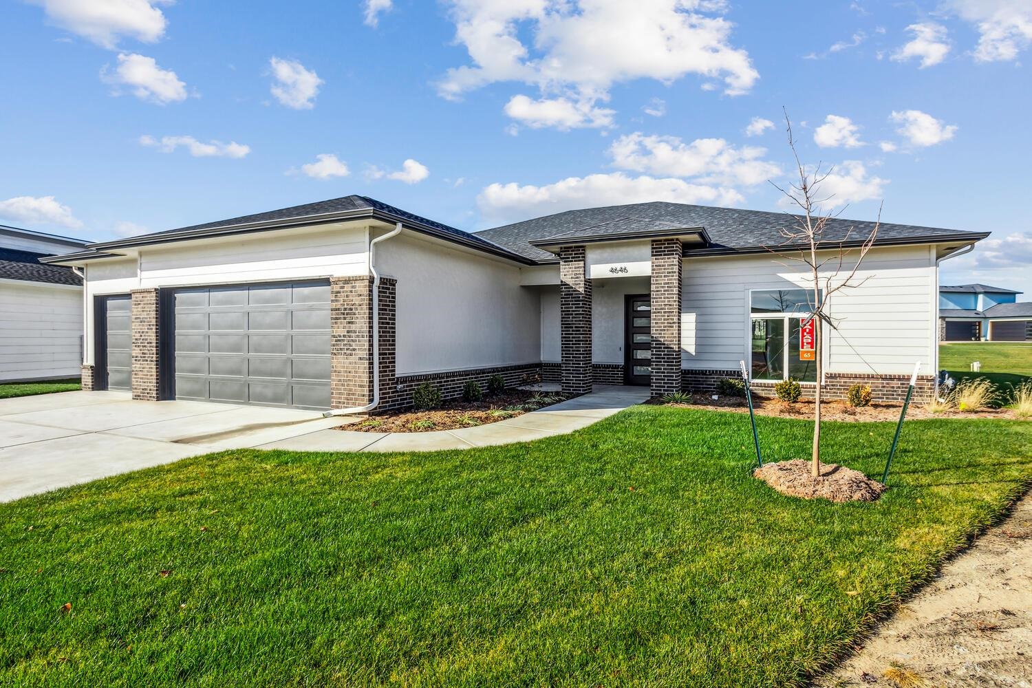 4646 W Emerald Bay Ct, Wichita, Kansas image 2