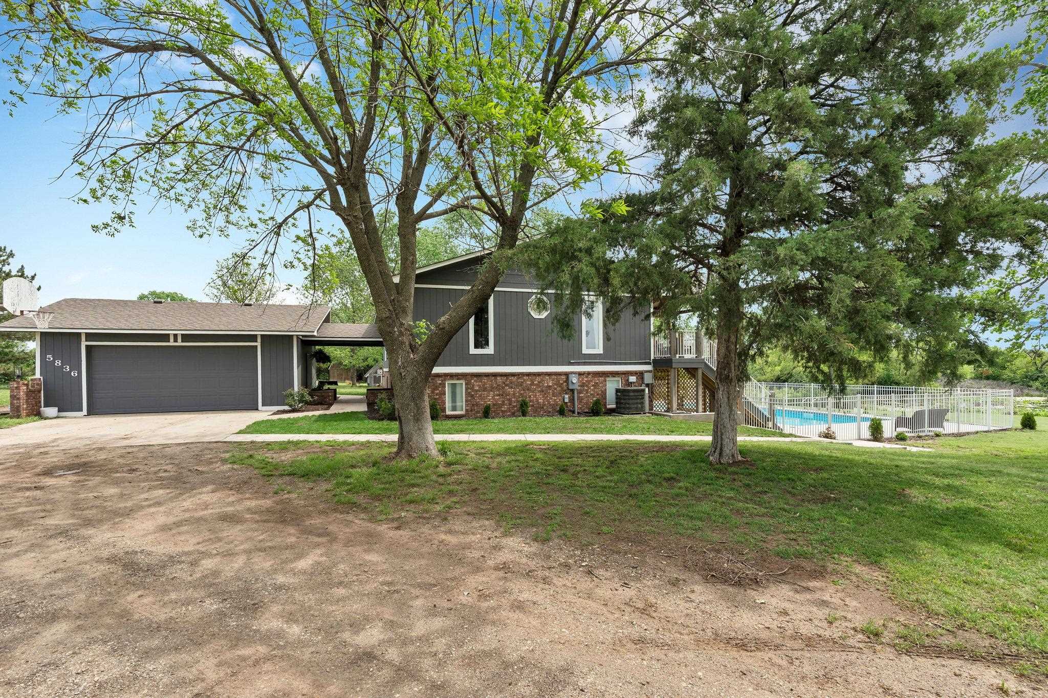 5836 S Killdeer Ln, Viola, Kansas image 1