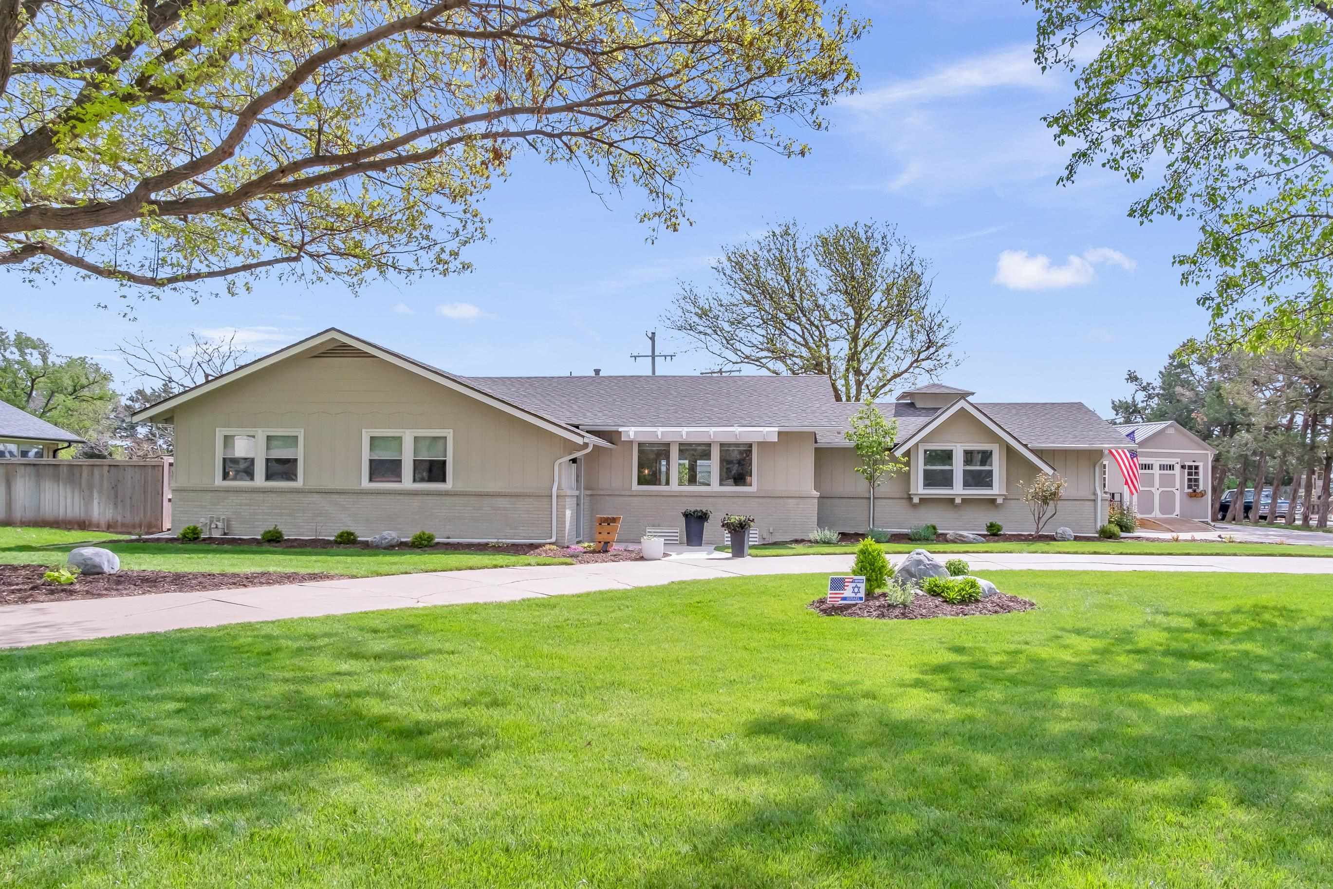 1208 Parkwood Ln, Newton, Kansas image 2