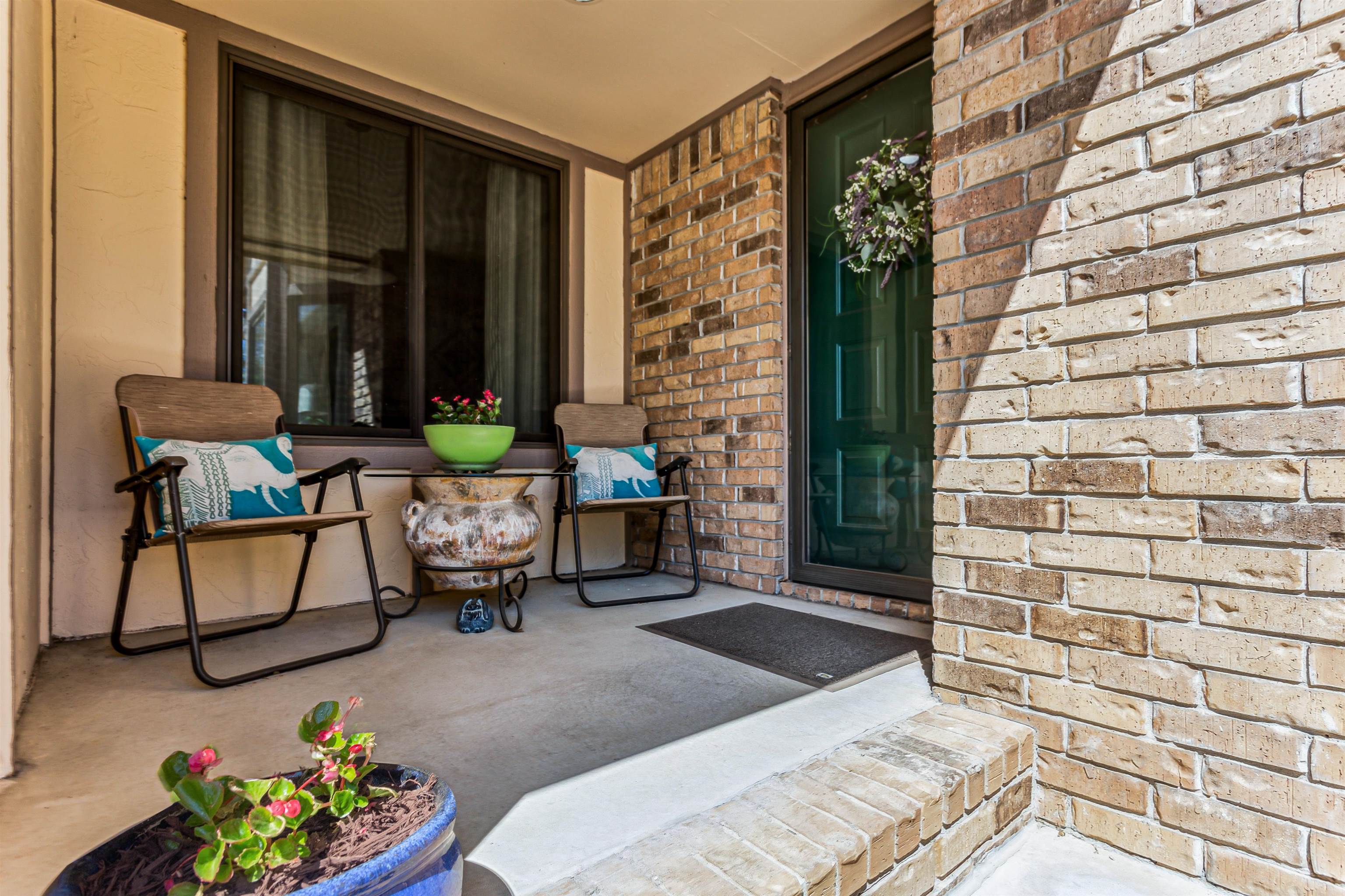 6736 E Pepperwood Ct, Wichita, Kansas image 2