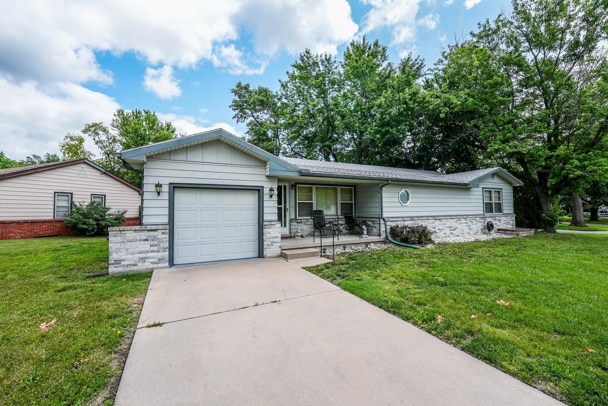 822 Fredrick Dr, El Dorado, Kansas image 2