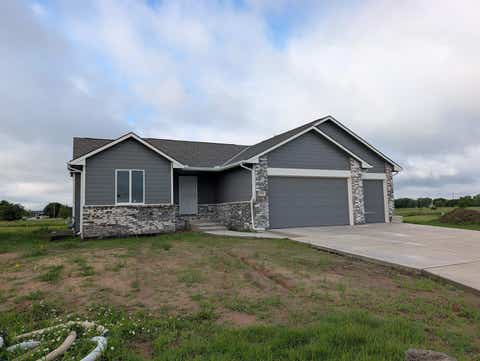 Homes For Sale - 219 Summer Dr<br/> Newton, KS 67114