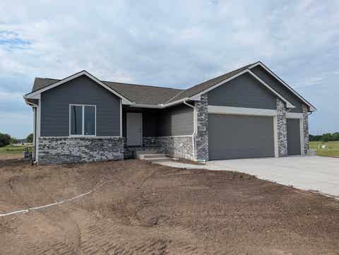 Homes For Sale - 219 Summer Dr<br/> Harvey County, Newton, KS 67114