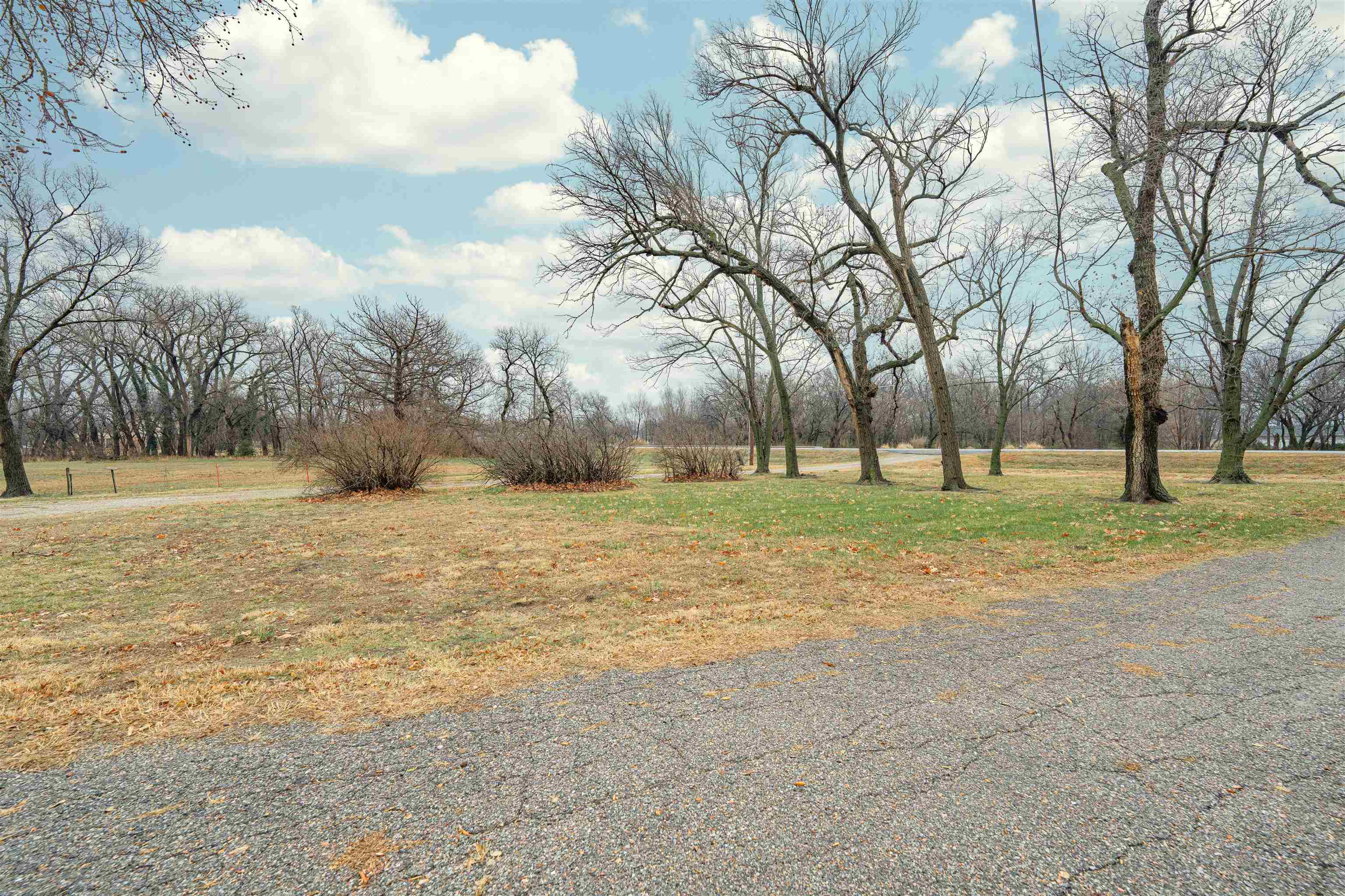 3565 E Country Club Rd, Salina, Kansas image 27