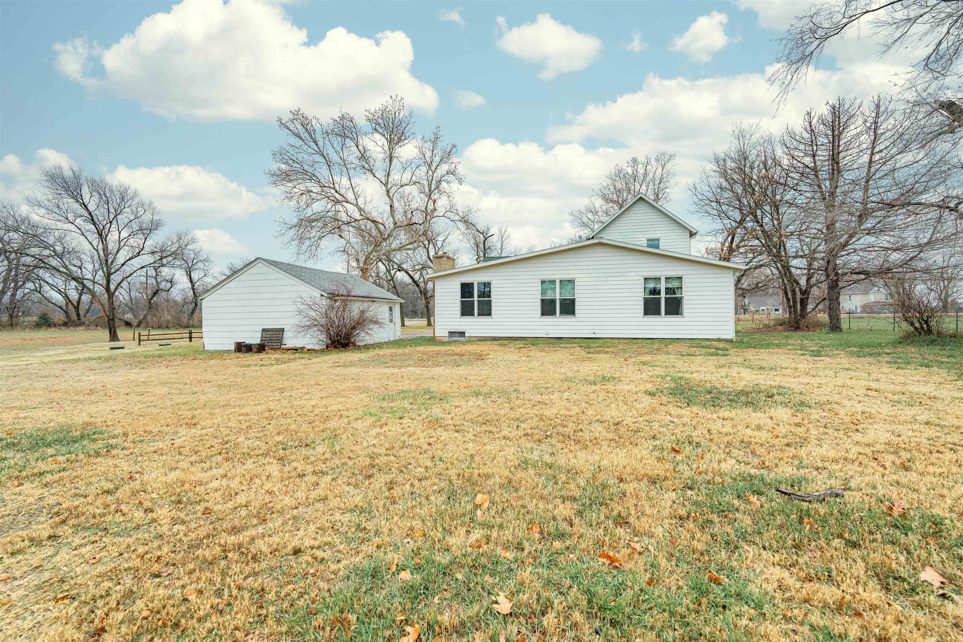 3565 E Country Club Rd, Salina, Kansas image 24