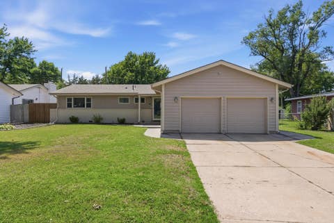Townhouse For Sale - 761 N Chickadee Ln<br/> Wichita, KS 67212