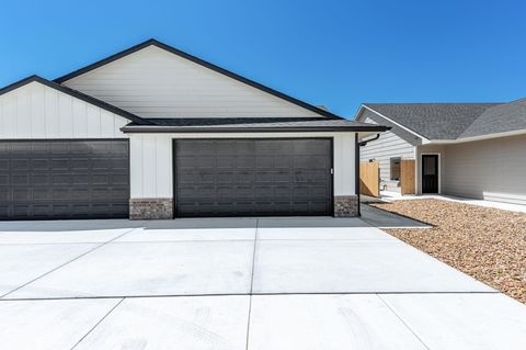 Multifamily For Sale - 511 E Harper St<br/> Valley Center, KS 67147