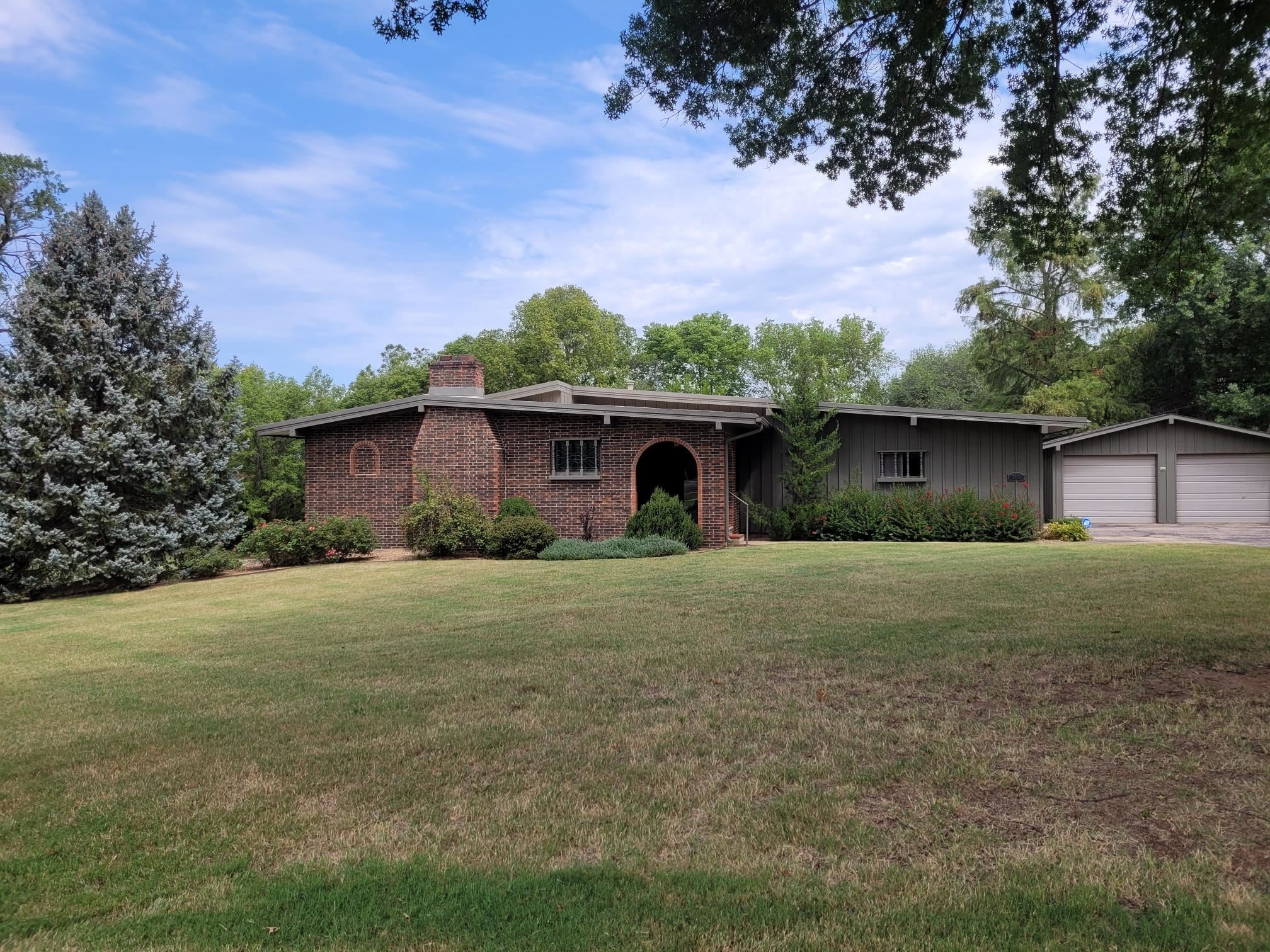 2921 Lake Shr Dr  