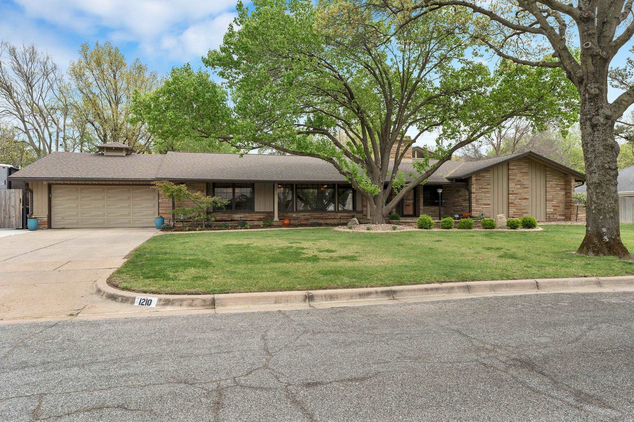 1210 N Willow Ln, Wichita, Kansas image 1