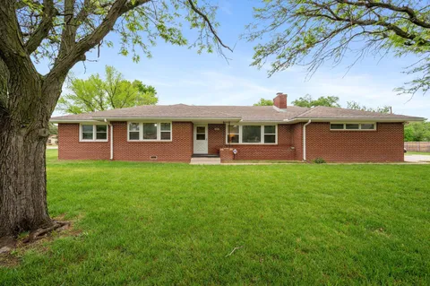 8400 W University Ave, Wichita, KS MLS: 654670