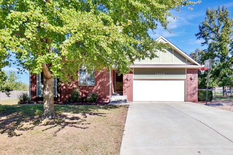 Homes For Sale - 12100 E Fireside Ln<br/> Derby, KS 67037