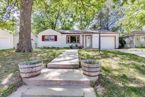Homes For Sale - 317 S Stearns Ave<br/> Haysville, KS 67060