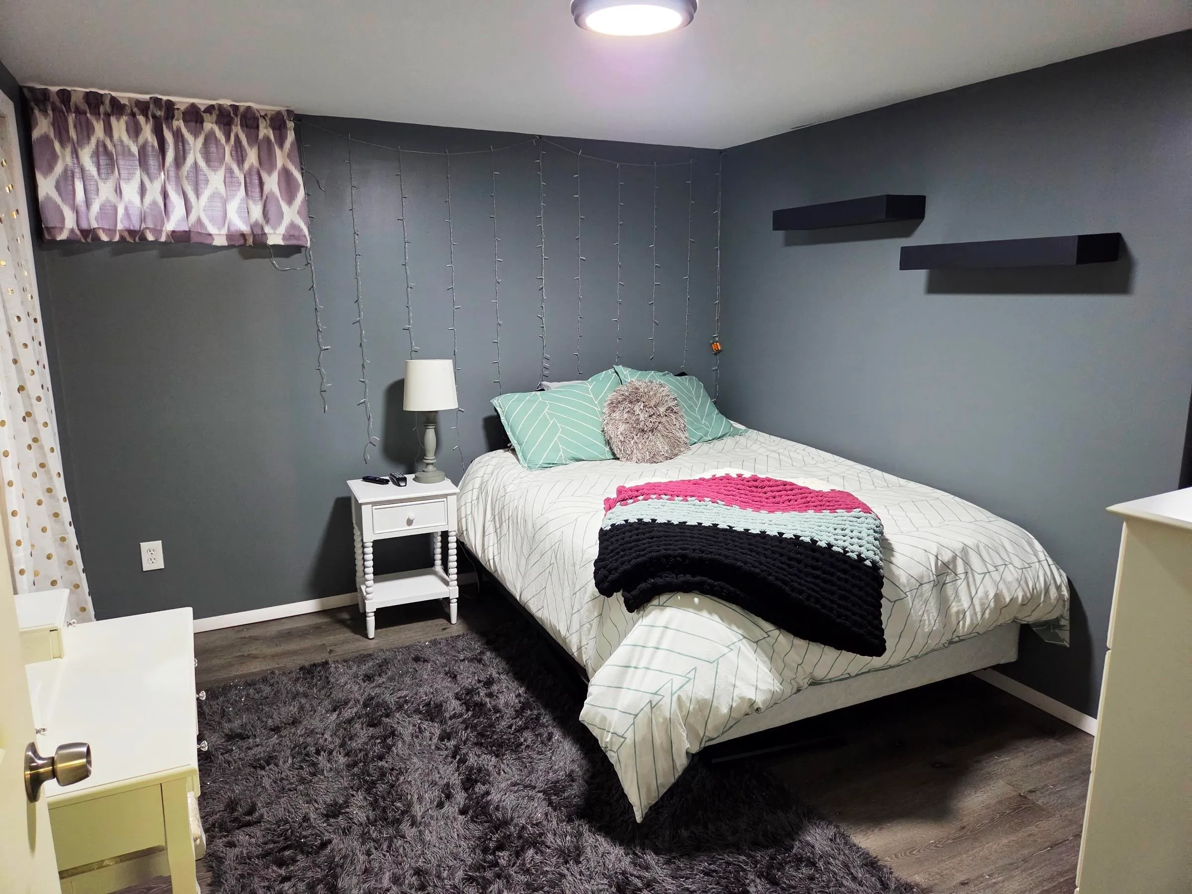 Newton, Kansas 67114, United States, 3 Bedrooms Bedrooms, ,2 BathroomsBathrooms,Residential,Pending,210464