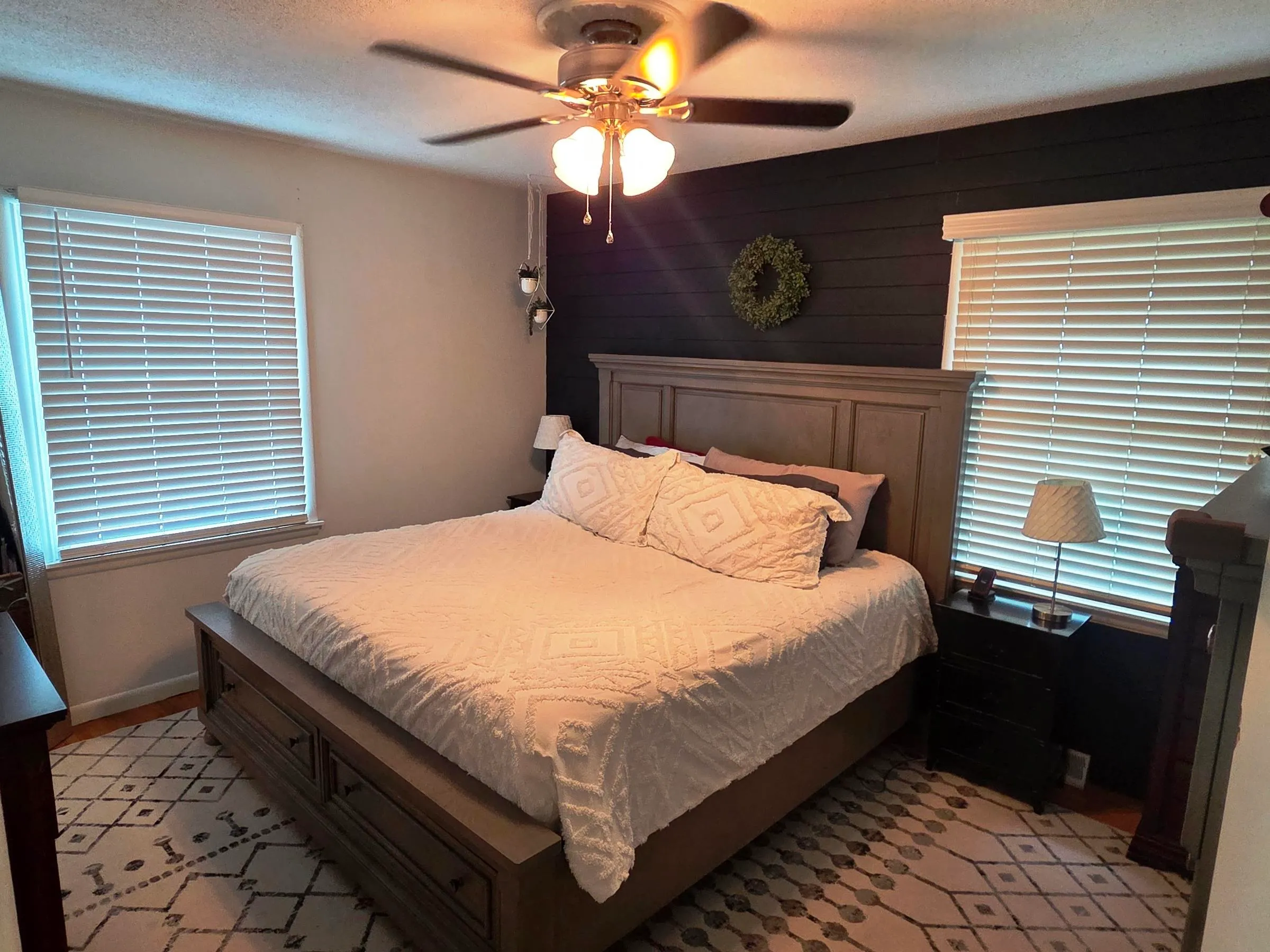 Newton, Kansas 67114, United States, 3 Bedrooms Bedrooms, ,2 BathroomsBathrooms,Residential,Pending,210464