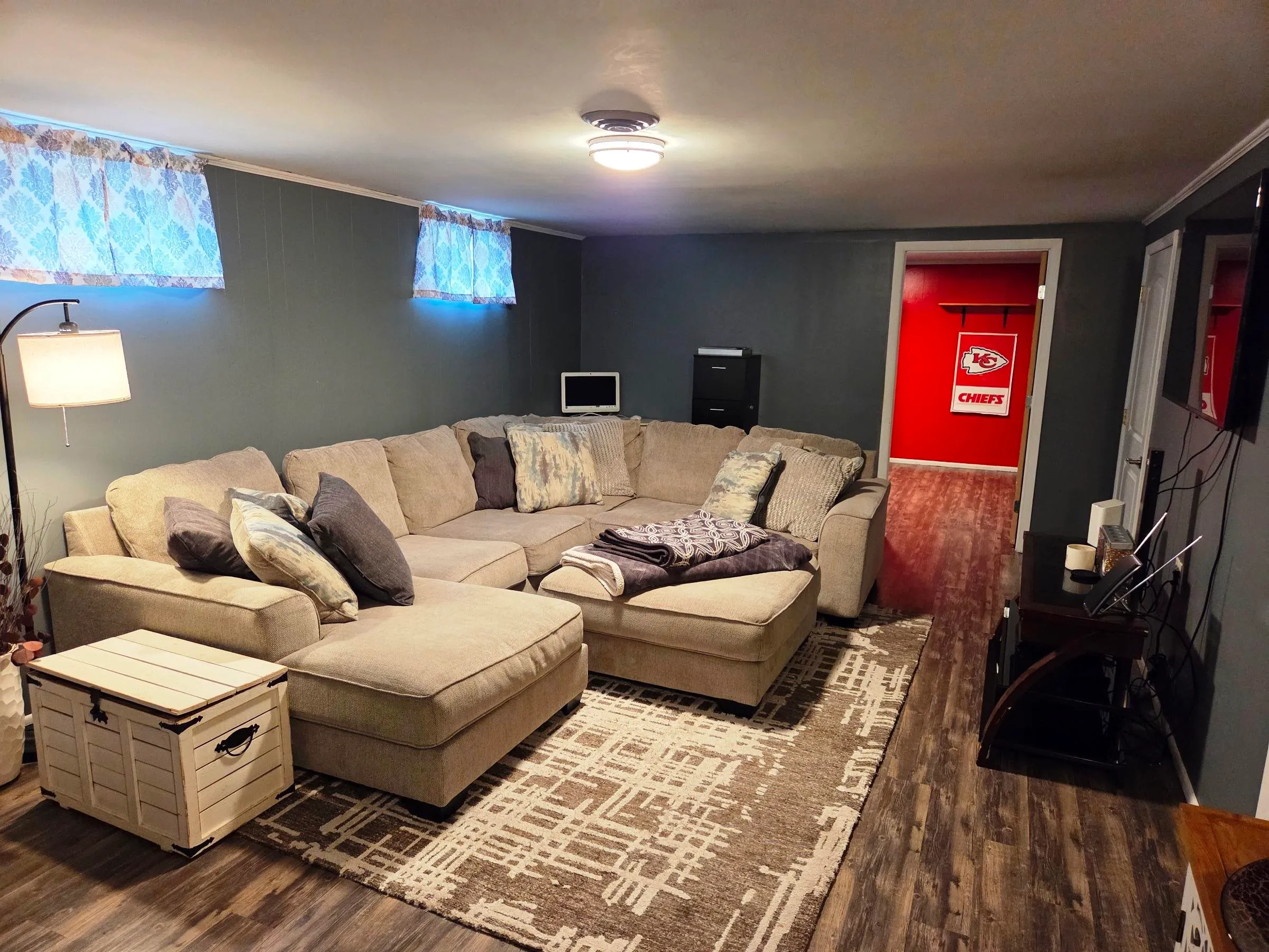 Newton, Kansas 67114, United States, 3 Bedrooms Bedrooms, ,2 BathroomsBathrooms,Residential,Pending,210464