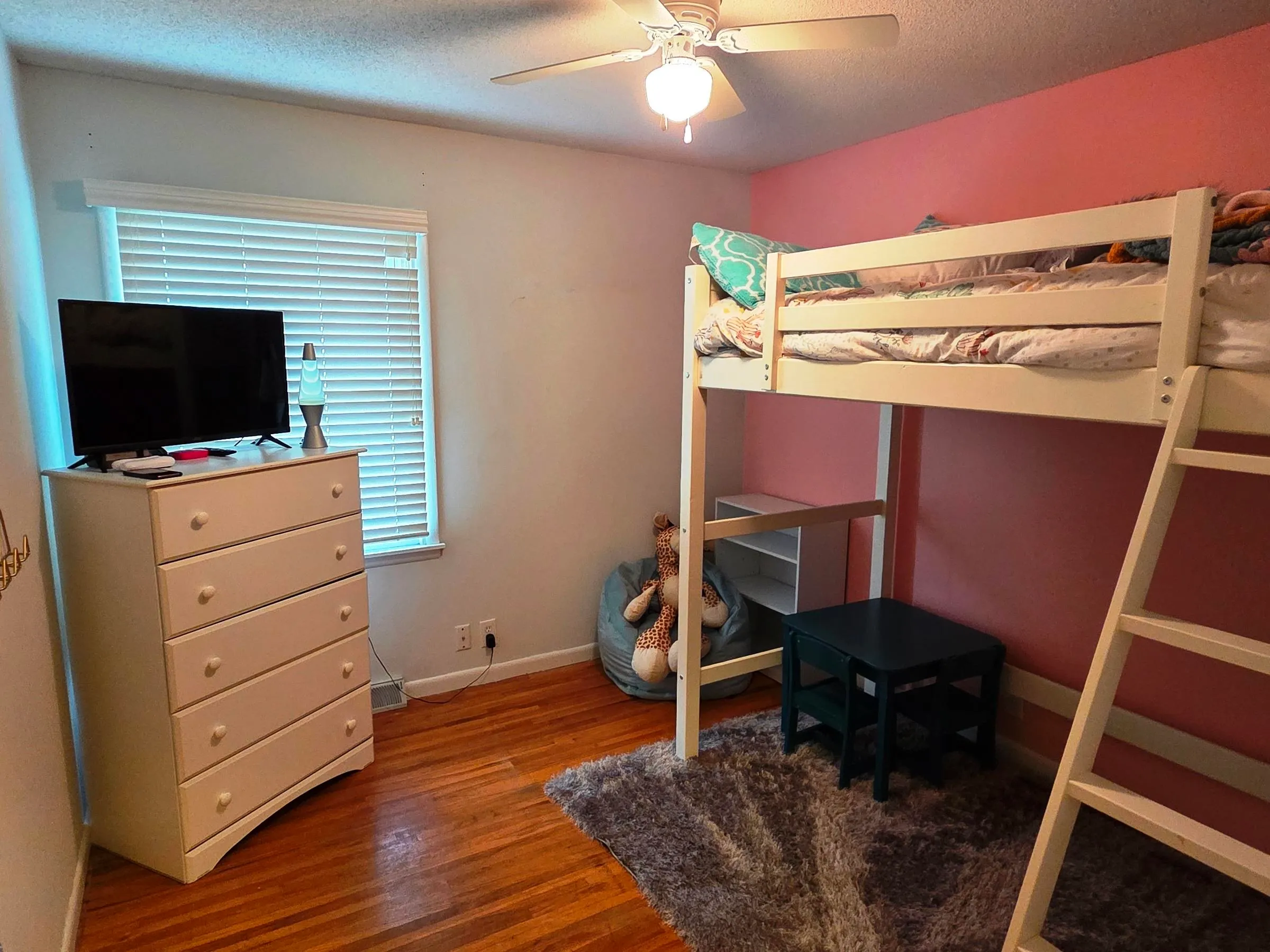 Newton, Kansas 67114, United States, 3 Bedrooms Bedrooms, ,2 BathroomsBathrooms,Residential,Pending,210464