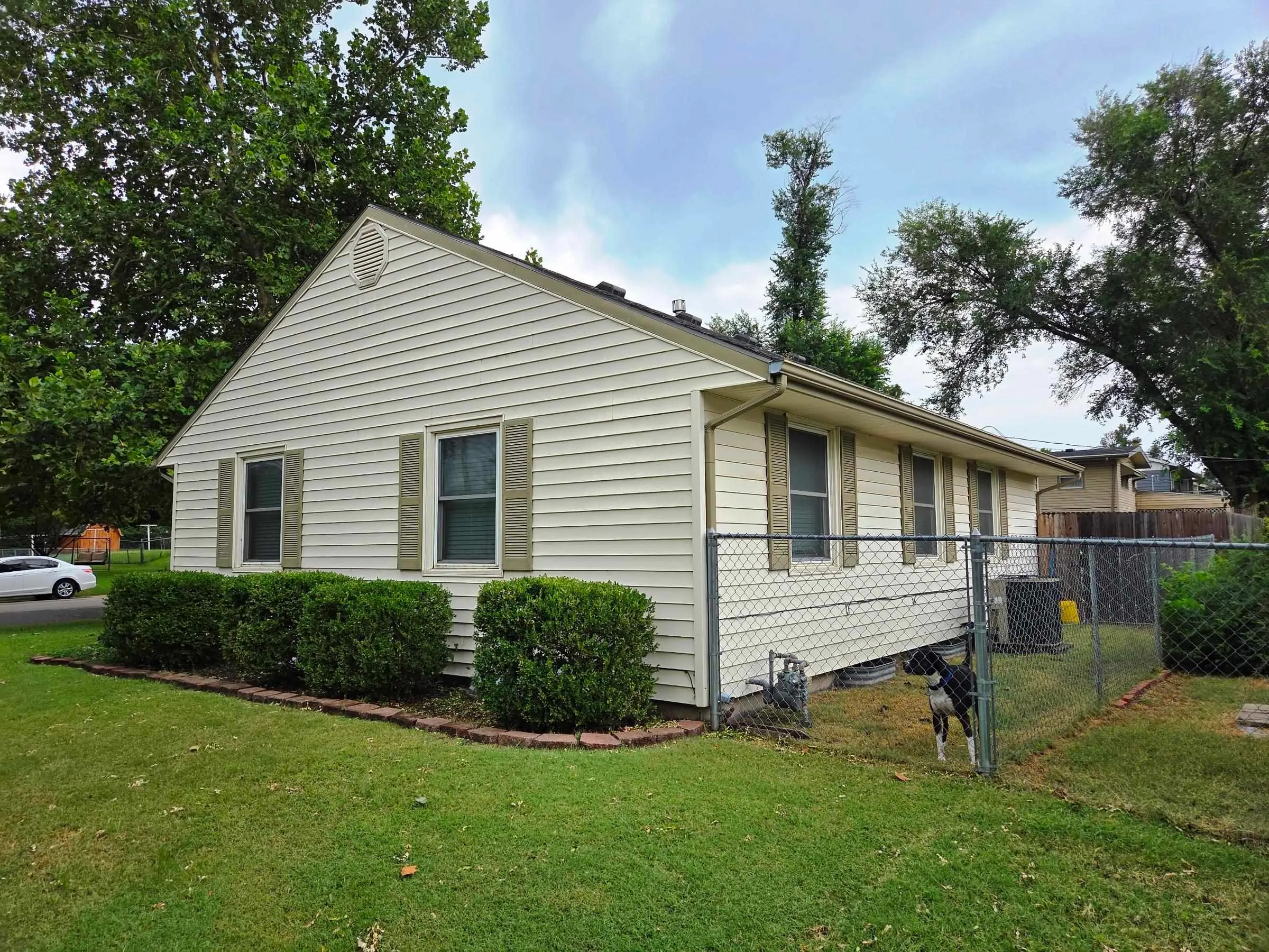 Newton, Kansas 67114, United States, 3 Bedrooms Bedrooms, ,2 BathroomsBathrooms,Residential,Pending,210464