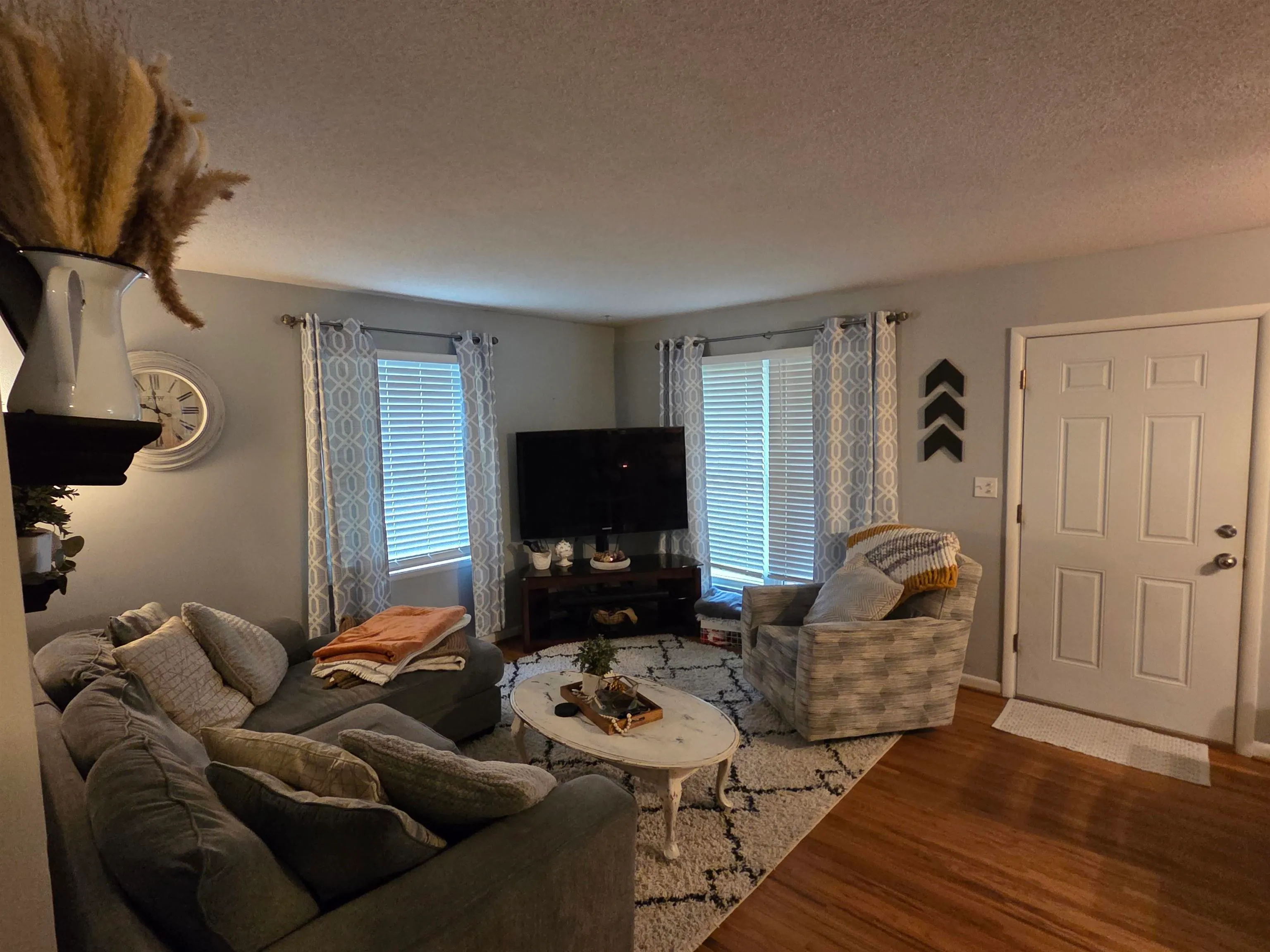 Newton, Kansas 67114, United States, 3 Bedrooms Bedrooms, ,2 BathroomsBathrooms,Residential,Pending,210464