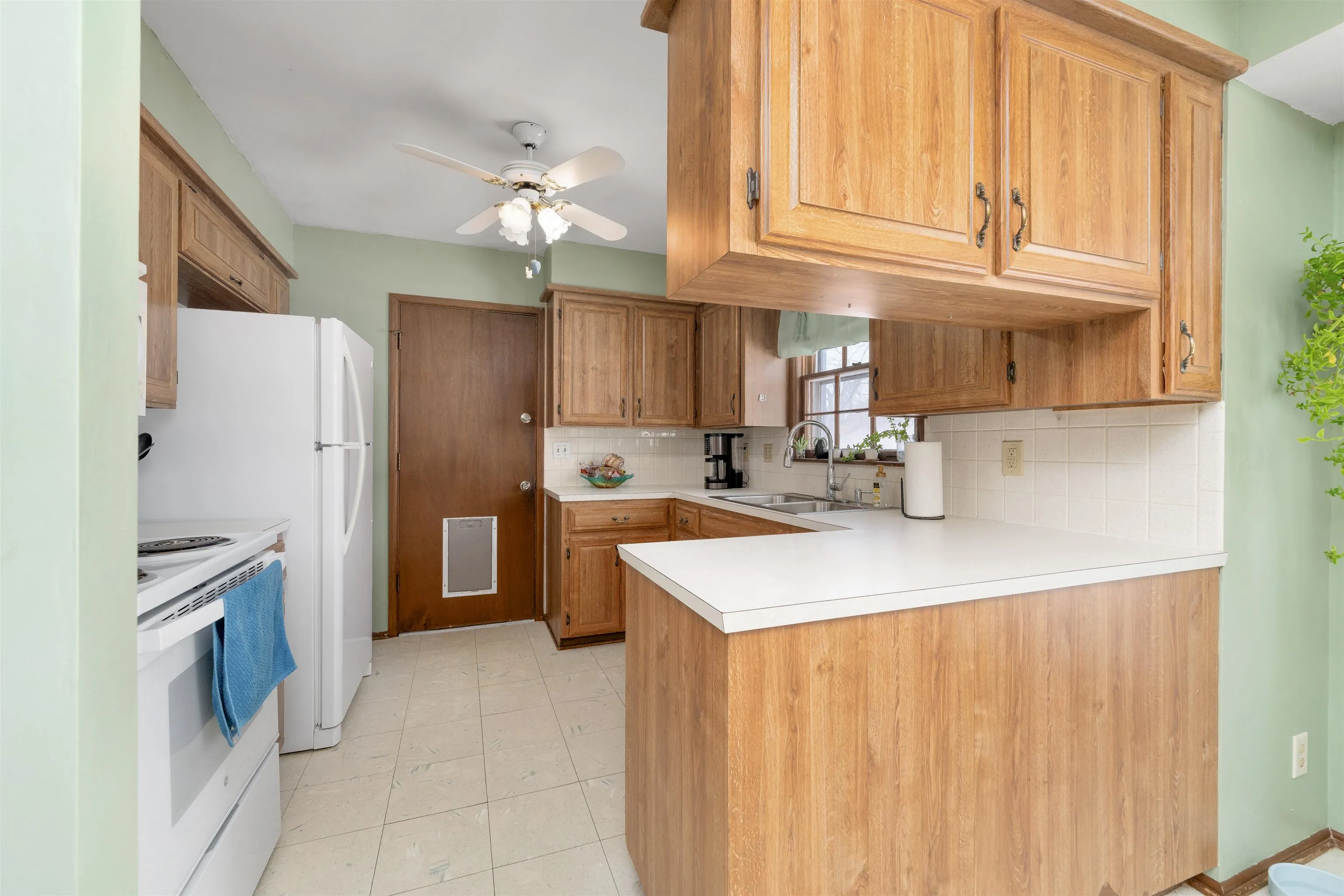 Wichita, Kansas 67204, United States, 3 Bedrooms Bedrooms, ,2 BathroomsBathrooms,Residential,Pending,3972