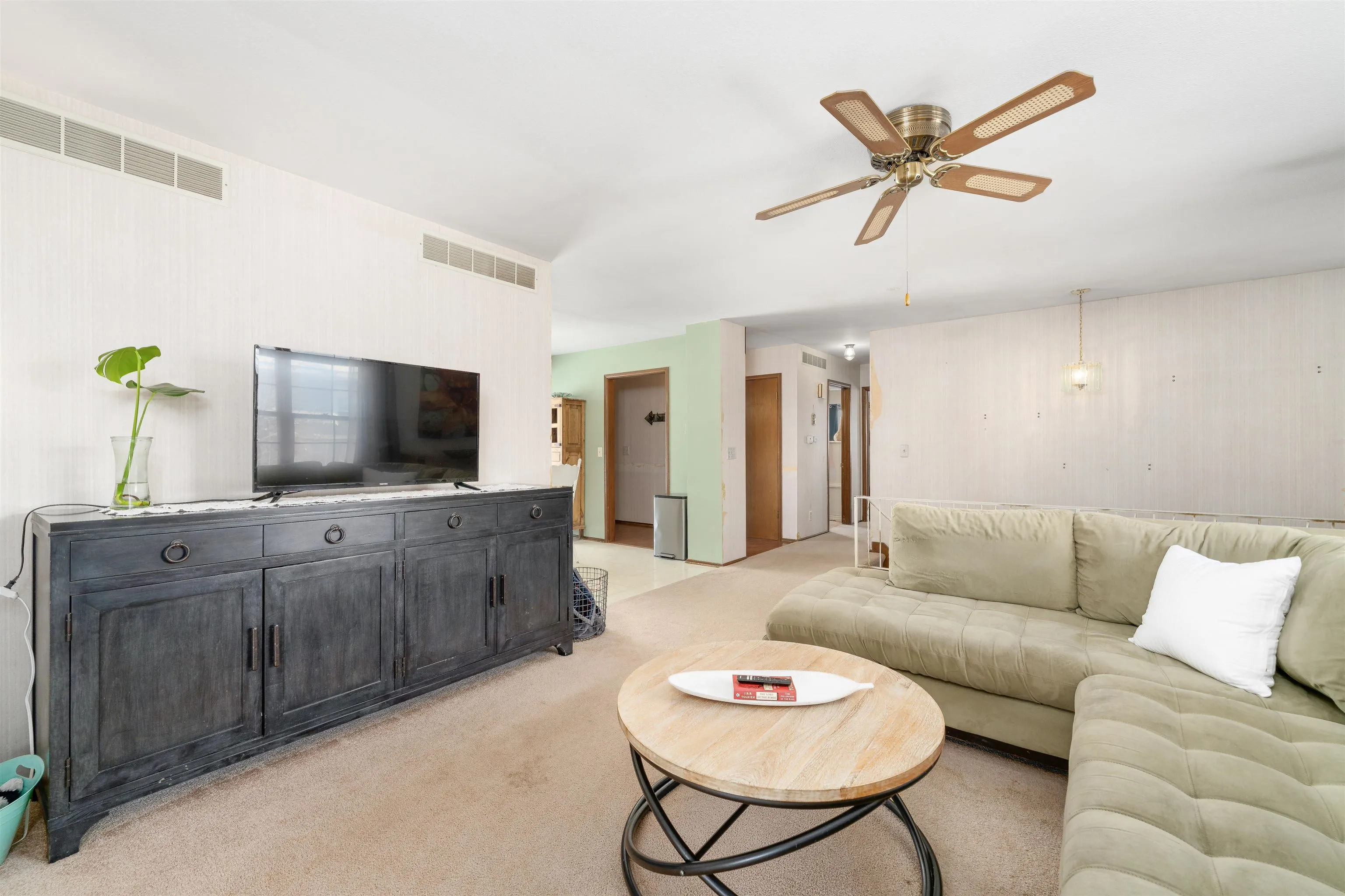 Wichita, Kansas 67204, United States, 3 Bedrooms Bedrooms, ,2 BathroomsBathrooms,Residential,Pending,3972