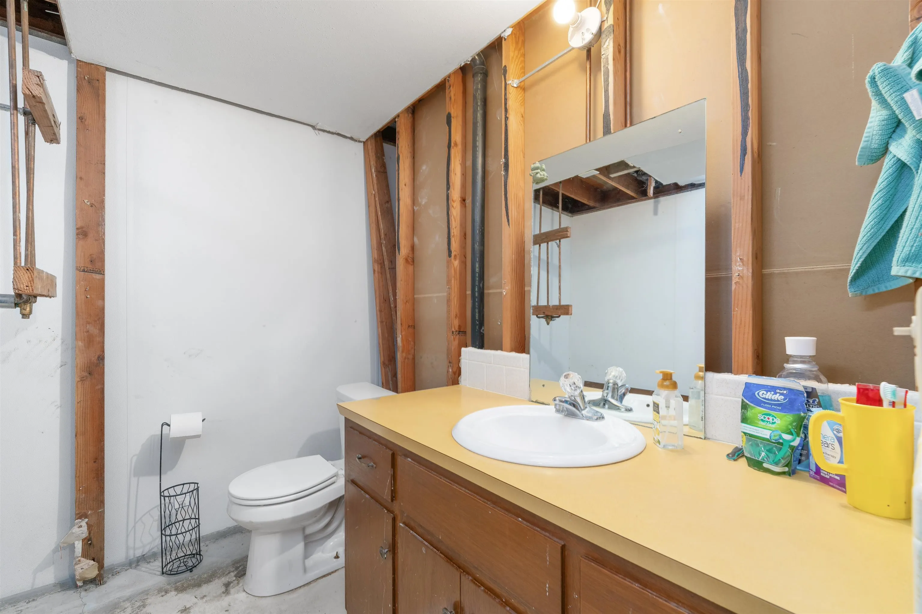 Wichita, Kansas 67204, United States, 3 Bedrooms Bedrooms, ,2 BathroomsBathrooms,Residential,Pending,3972