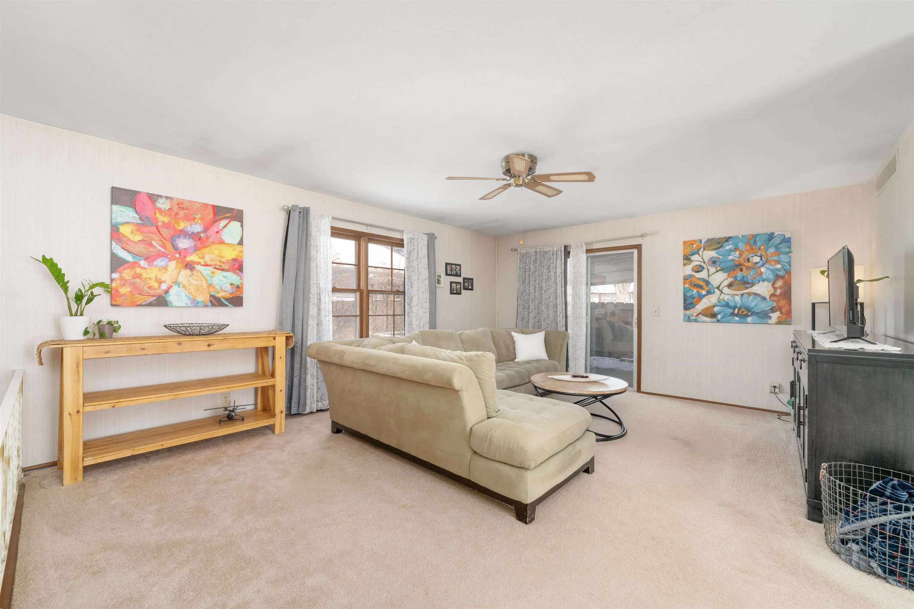 Wichita, Kansas 67204, United States, 3 Bedrooms Bedrooms, ,2 BathroomsBathrooms,Residential,Pending,3972