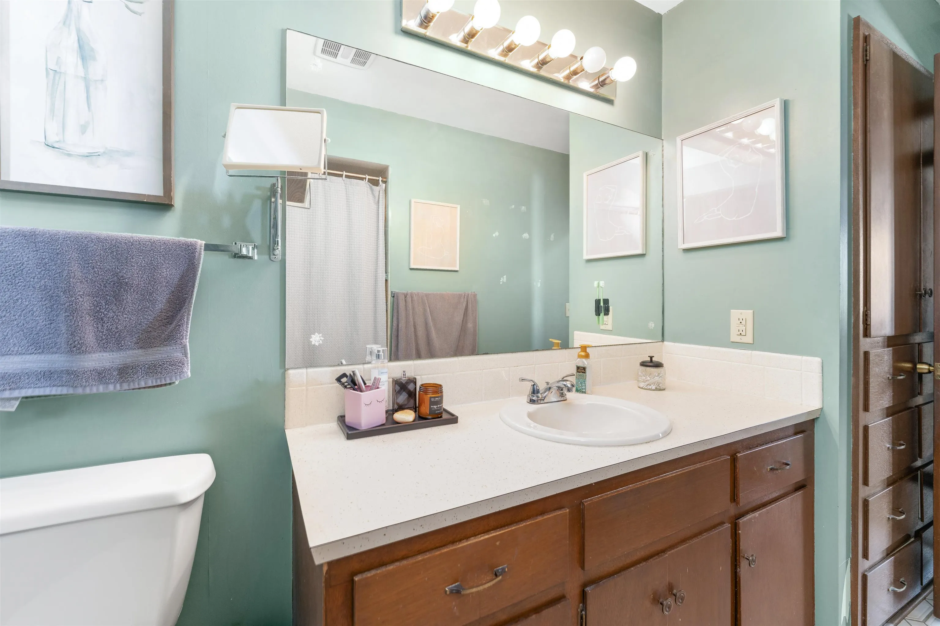 Wichita, Kansas 67204, United States, 3 Bedrooms Bedrooms, ,2 BathroomsBathrooms,Residential,Pending,3972