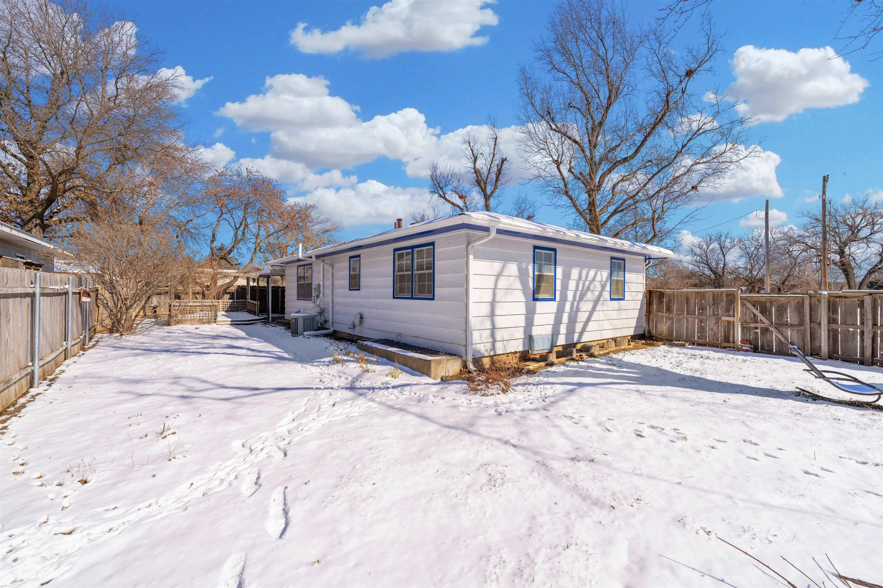 Wichita, Kansas 67204, United States, 3 Bedrooms Bedrooms, ,2 BathroomsBathrooms,Residential,Pending,3972