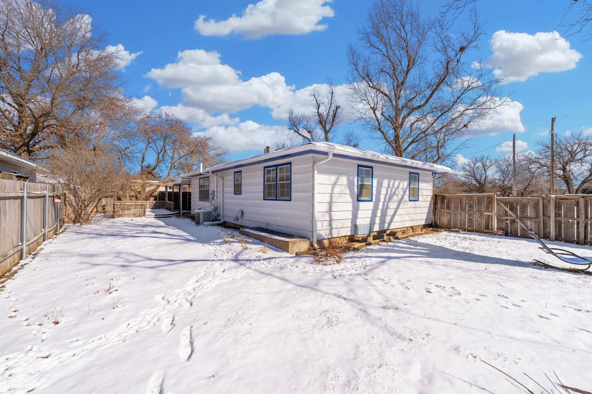 Wichita, Kansas 67204, United States, 3 Bedrooms Bedrooms, ,2 BathroomsBathrooms,Residential,Pending,3972