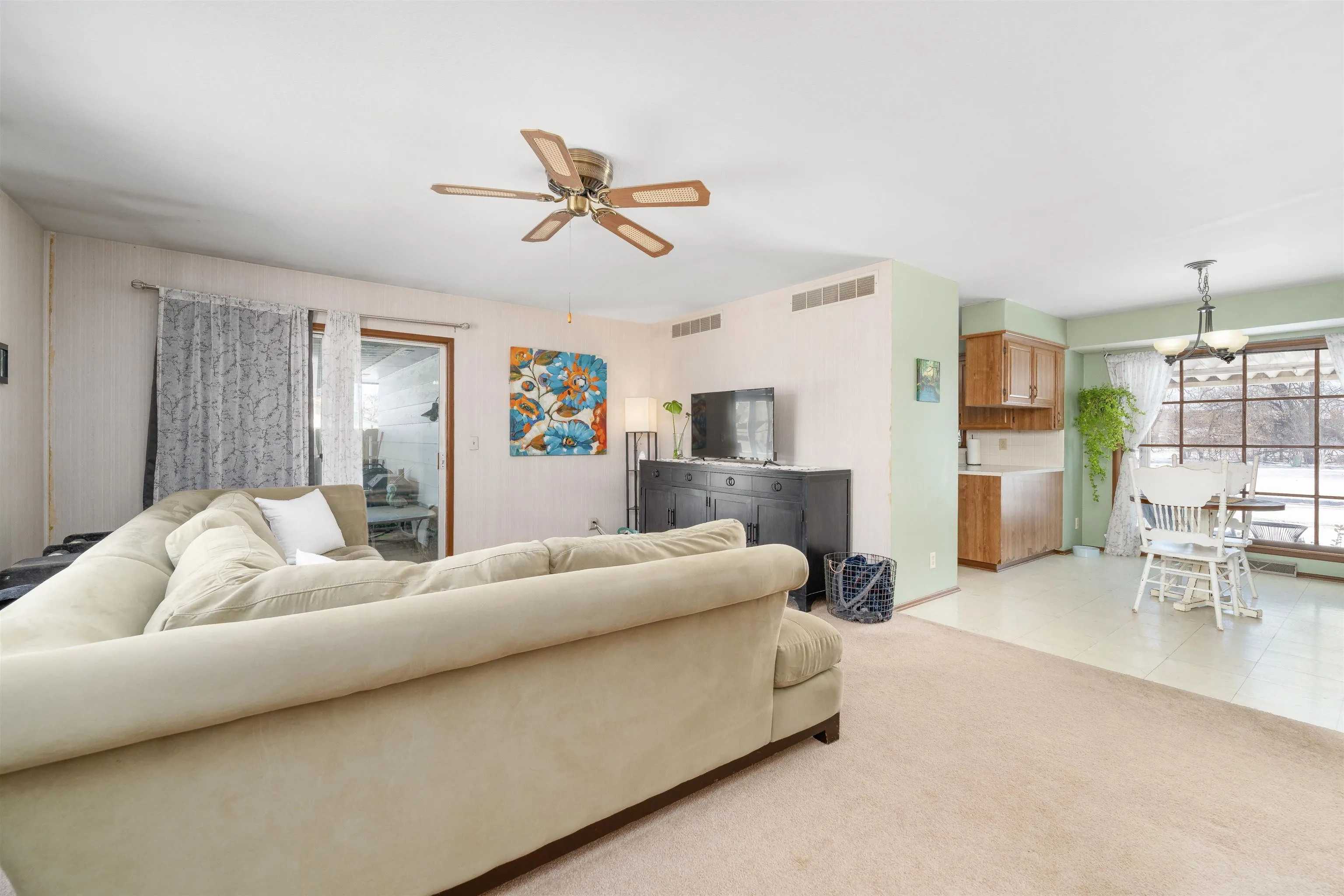 Wichita, Kansas 67204, United States, 3 Bedrooms Bedrooms, ,2 BathroomsBathrooms,Residential,Pending,3972