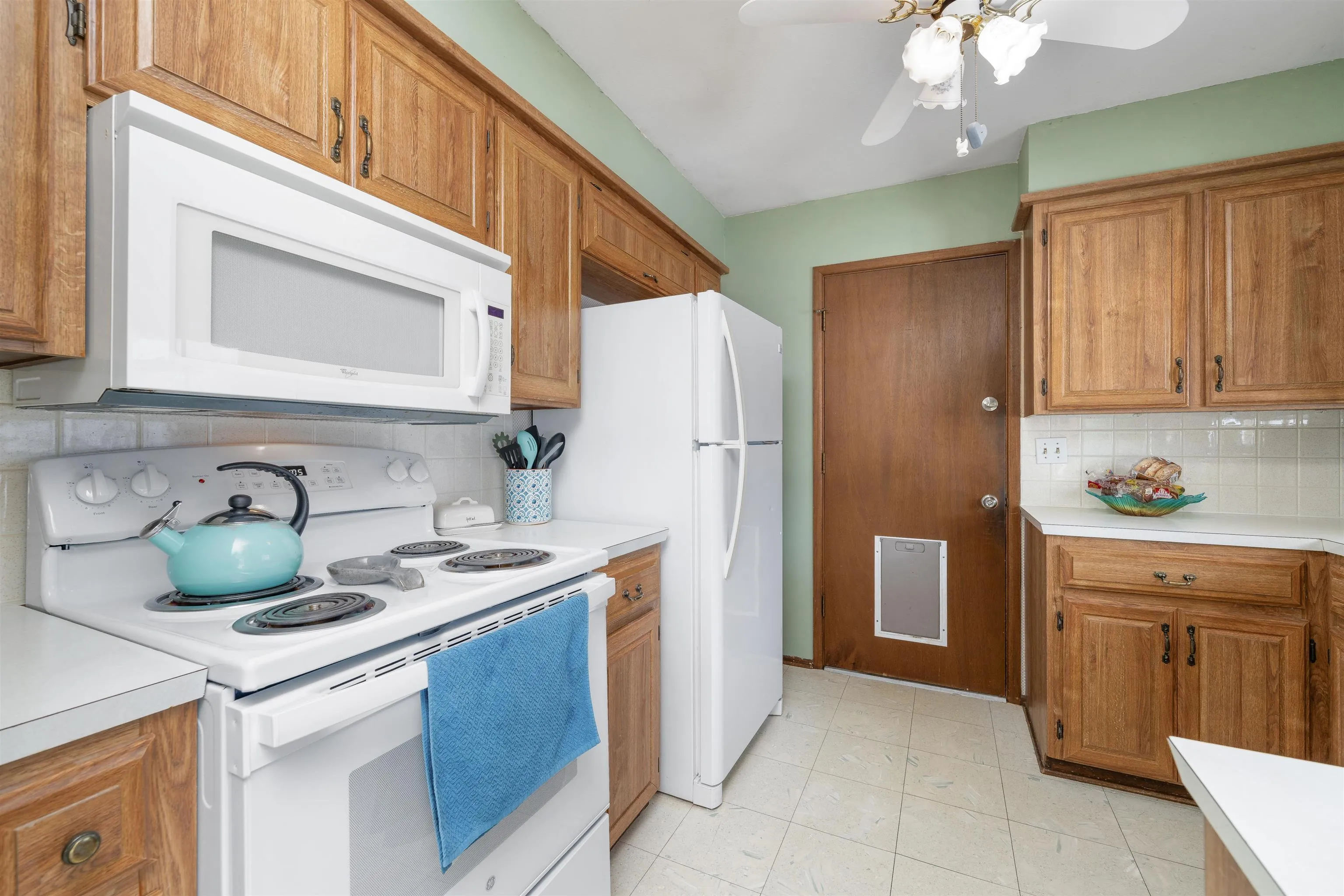 Wichita, Kansas 67204, United States, 3 Bedrooms Bedrooms, ,2 BathroomsBathrooms,Residential,Pending,3972