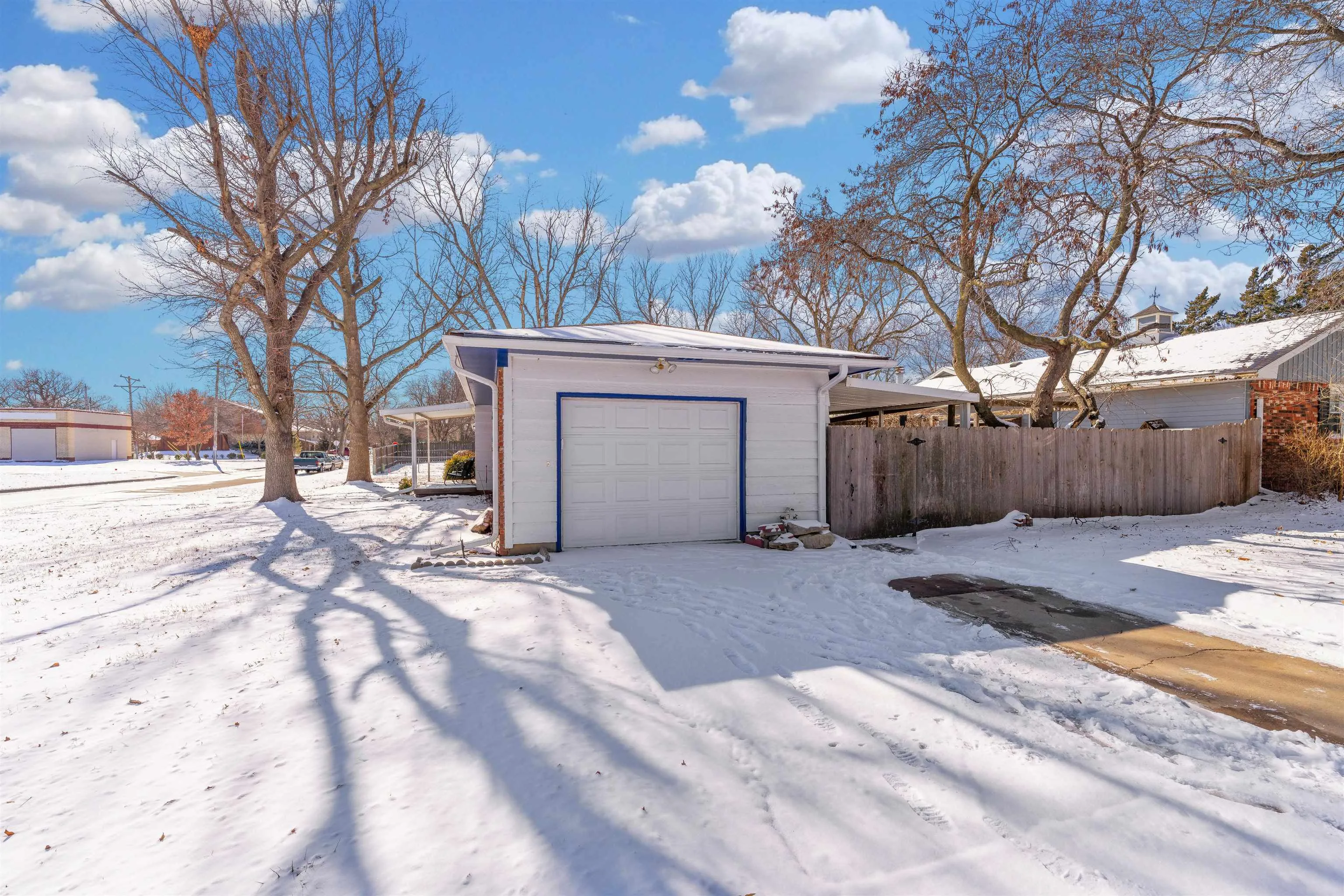 Wichita, Kansas 67204, United States, 3 Bedrooms Bedrooms, ,2 BathroomsBathrooms,Residential,Pending,3972