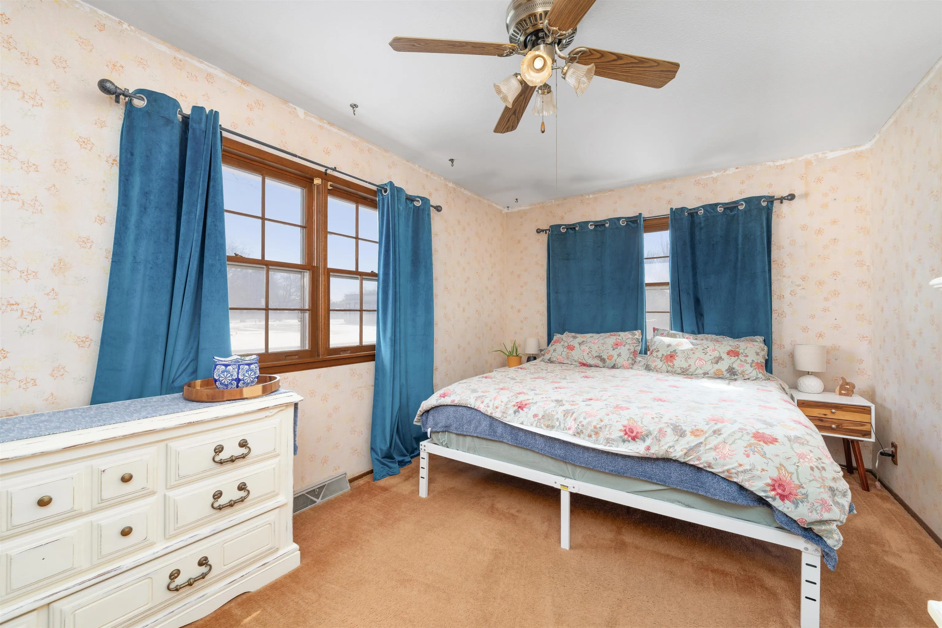 Wichita, Kansas 67204, United States, 3 Bedrooms Bedrooms, ,2 BathroomsBathrooms,Residential,Pending,3972