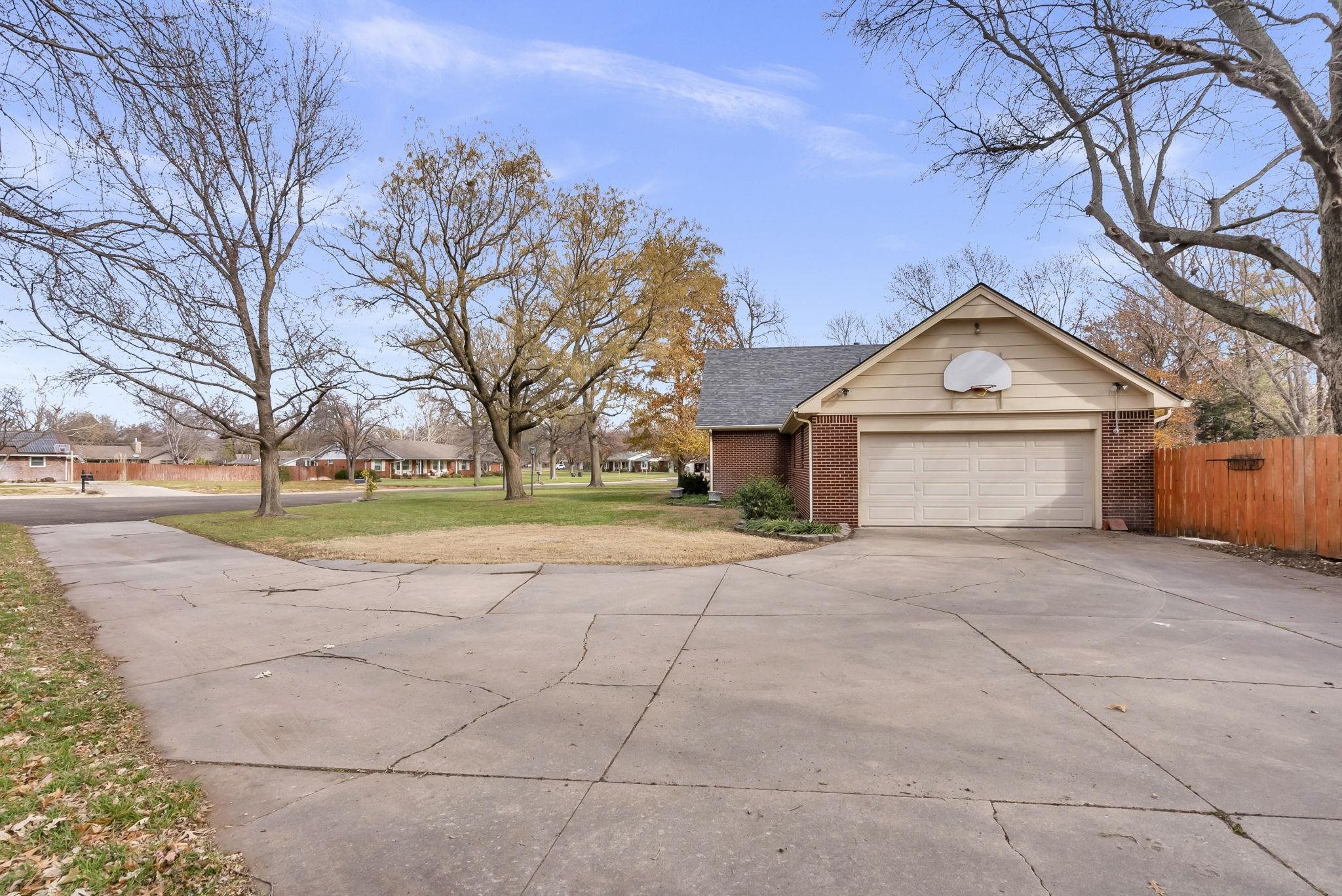 5 Sycamore Ct, Newton, Kansas image 4