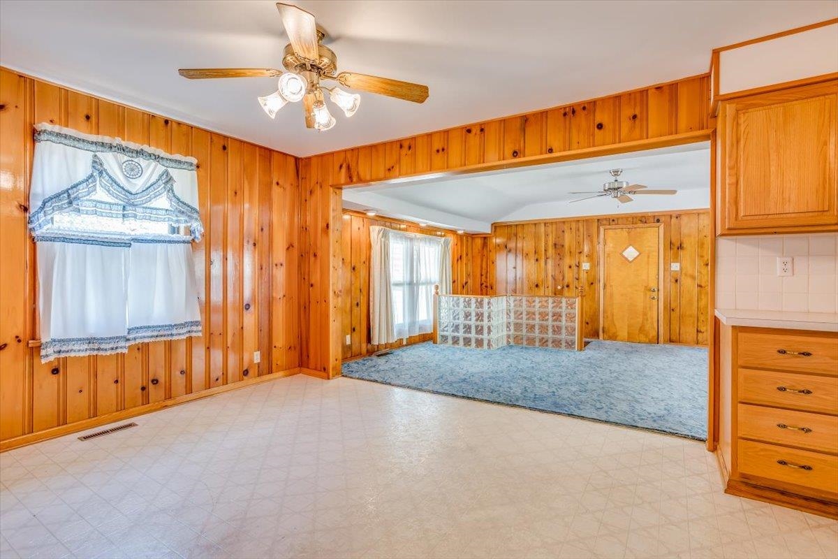 Wichita, Kansas 67211, United States, 3 Bedrooms Bedrooms, ,1 BathroomBathrooms,Residential,Pending,59674