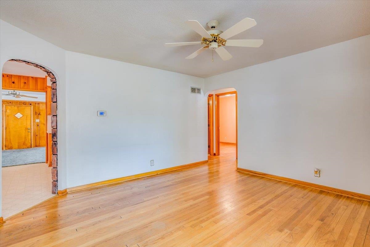 Wichita, Kansas 67211, United States, 3 Bedrooms Bedrooms, ,1 BathroomBathrooms,Residential,Pending,59674