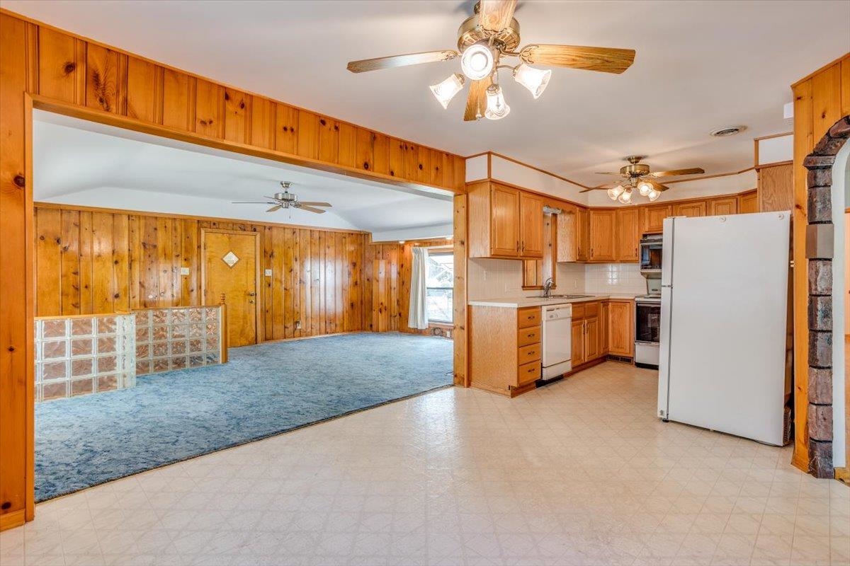 Wichita, Kansas 67211, United States, 3 Bedrooms Bedrooms, ,1 BathroomBathrooms,Residential,Pending,59674