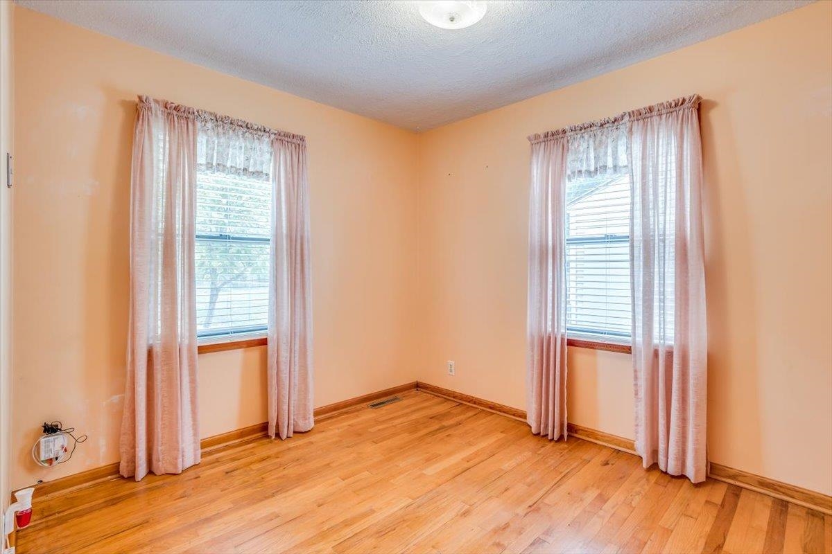 Wichita, Kansas 67211, United States, 3 Bedrooms Bedrooms, ,1 BathroomBathrooms,Residential,Pending,59674