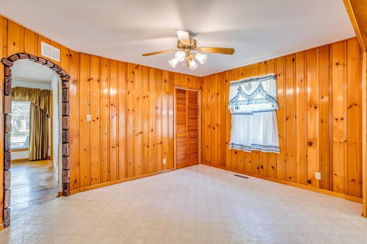 Wichita, Kansas 67211, United States, 3 Bedrooms Bedrooms, ,1 BathroomBathrooms,Residential,Pending,59674